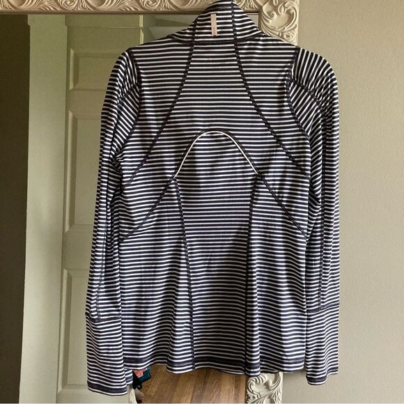 Zella Women’s small 1/4 Zip long sleeve pullover jacket - gray & white striped! - Picture 7 of 9